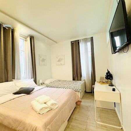 Modern Room With Private Bathroom Trento Bagian luar foto