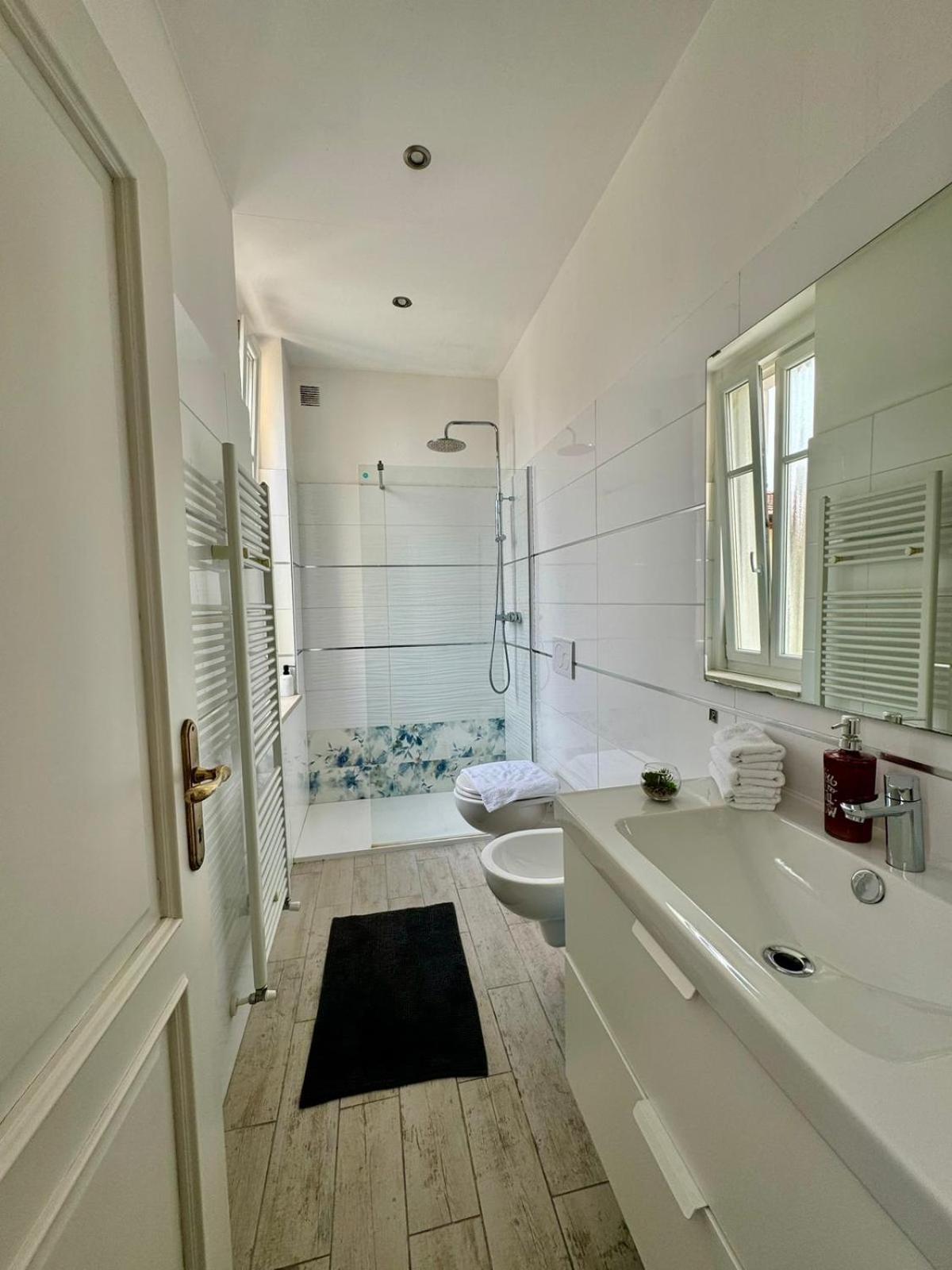 Modern Room With Private Bathroom Trento Bagian luar foto