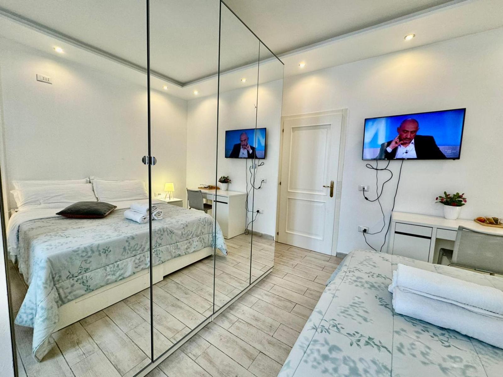 Modern Room With Private Bathroom Trento Bagian luar foto