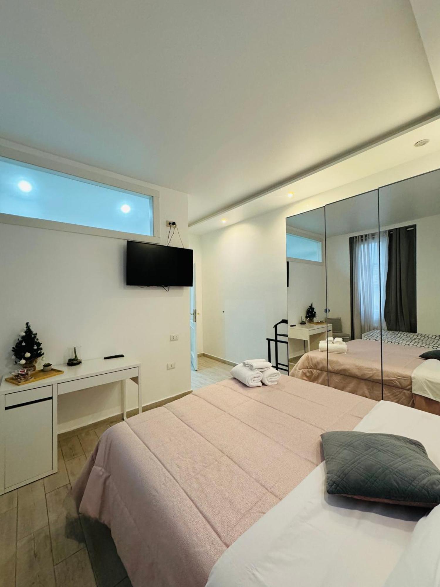 Modern Room With Private Bathroom Trento Bagian luar foto
